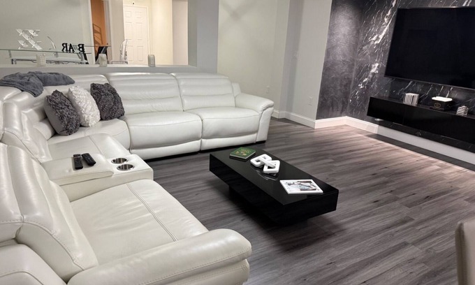 Orlando House | 3-br contemporary getaway with independent office space, in delightful Orlando.
