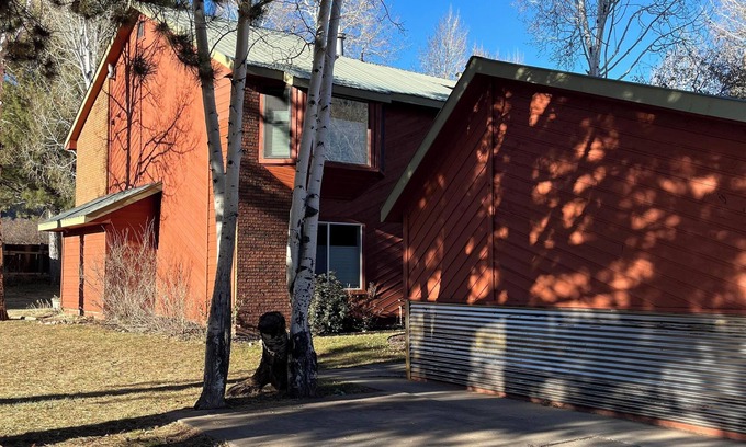Durango House | 3-BR Townhome with Waterfall View