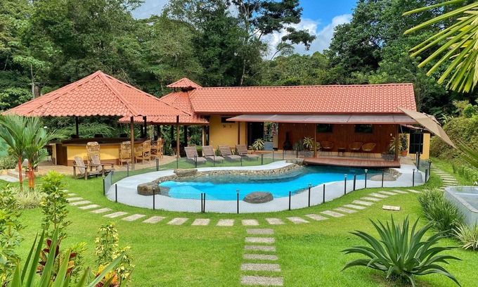 Baru Villa | 3 BR tropical oasis - pool, forest and waterfall