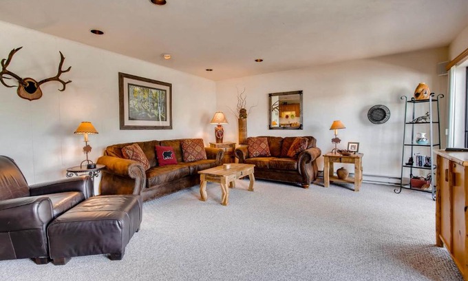 Crested Butte Apartment | 3 Br Unit With Fireplace & Mountain Views Condo