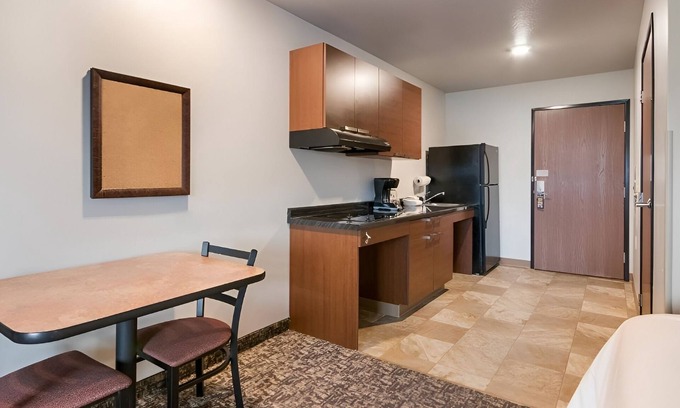 Council Bluffs Hotel | 3 Fully Equipped Studios with Pool Great for Family Fun in Council Bluffs Area