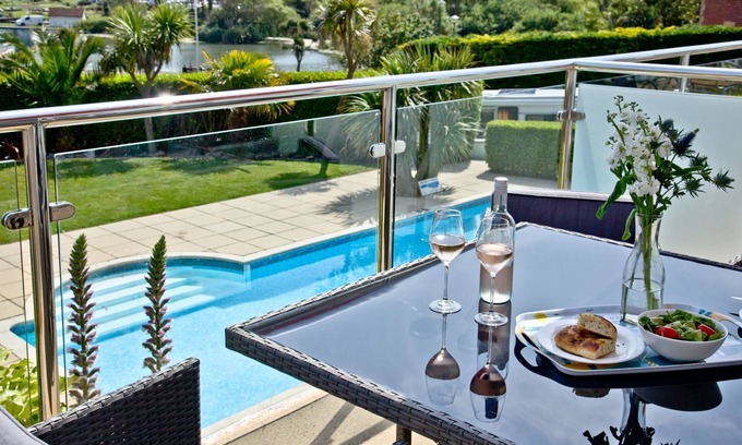 Paignton Apartment | 3 Goodrington Lodge - an apartment that sleeps 4 guests in 2 bedrooms