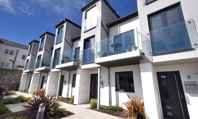 Seaton House | 3 Grove Mews