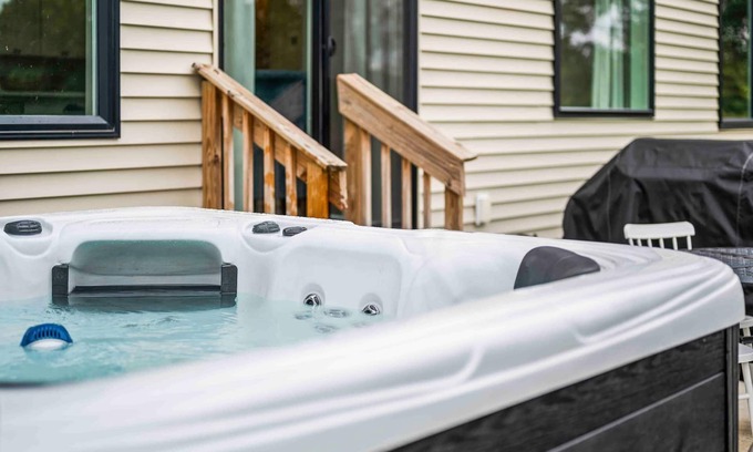 Dry Ridge House | 3 Homes, 3 Hot Tubs, 10BR/10 Bath, Near Ark!