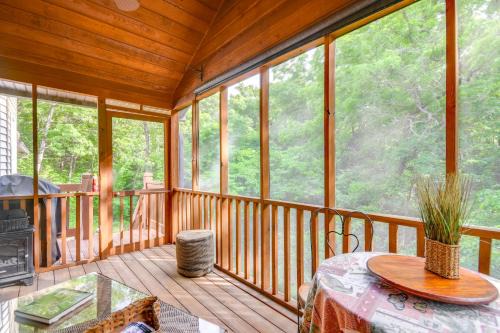 Jefferson City House | 3 Mi to Dtwn Jefferson City Family Home with Deck