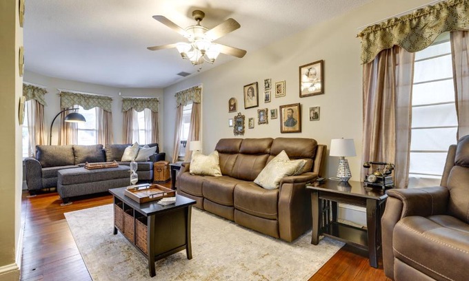 Springfield House | 3 Mi to Dtwn Springfield Home with Deck!