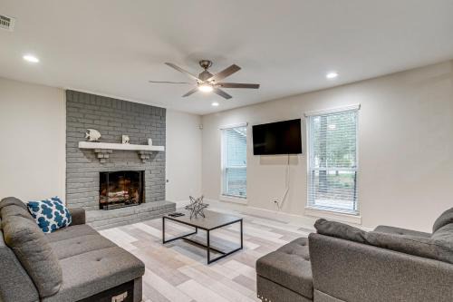 Grogan's Mill House | 3 Mi to The Woodlands Warm and Welcoming Home!