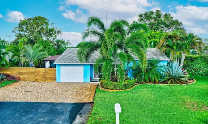 Boynton Beach House | 3 Min from the Beach! With Hot tub and Backyard Oasis!