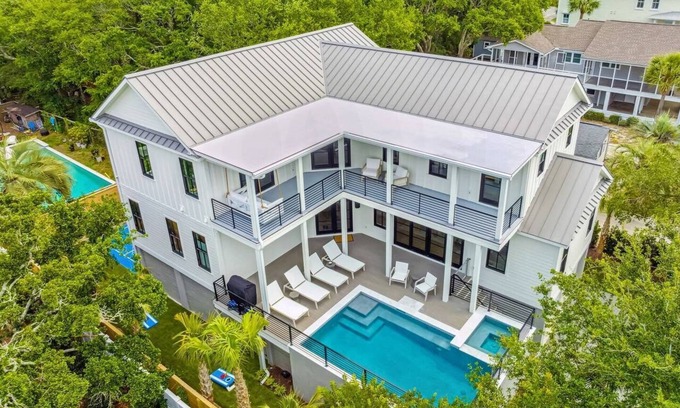 Isle of Palms House | 3 Min Walk to Beach, Private Pool, Pickleball, LSV Golf Cart