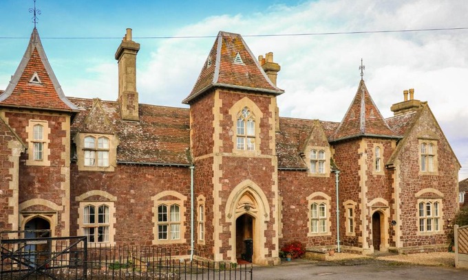 Dunster House | 3 Old Police Station