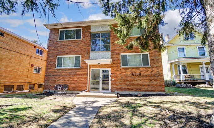 Roselawn Finance Apartment | 30 Day + Stay Blossom Suite w/Fireplace & Wet Bar in Pleasant Ridge