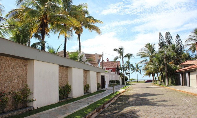 Jardim Imperador House | 30 m from the beach with 8 rooms, 5 suites and swimming pool