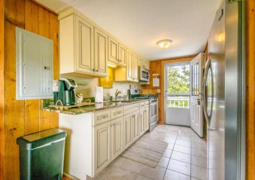 Sagamore Beach House | 300 Phillips Road Sagamore Beach - Cape Cod