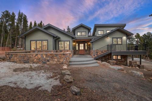 Black Hawk House | 34 Acre Escape Games Hiking Pool Table Bicycles