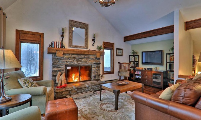 Plymouth House | 375 Hawk Spur
