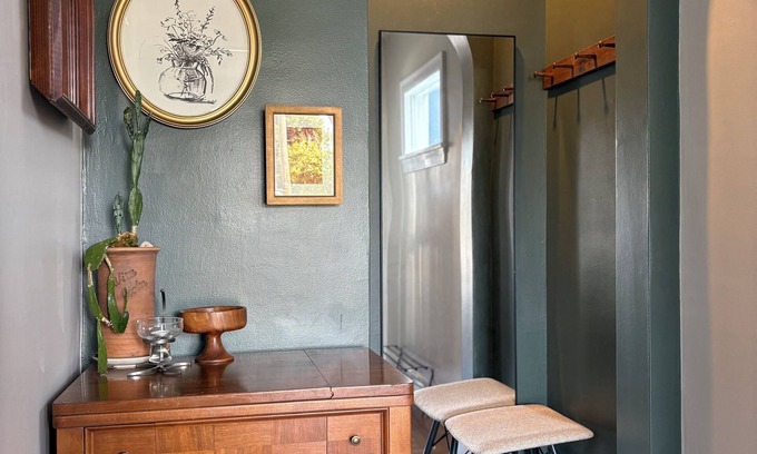 East End House | 3bd Cozy Sunfilled House with Deck Patio Garden - Alameda Oakland Airport