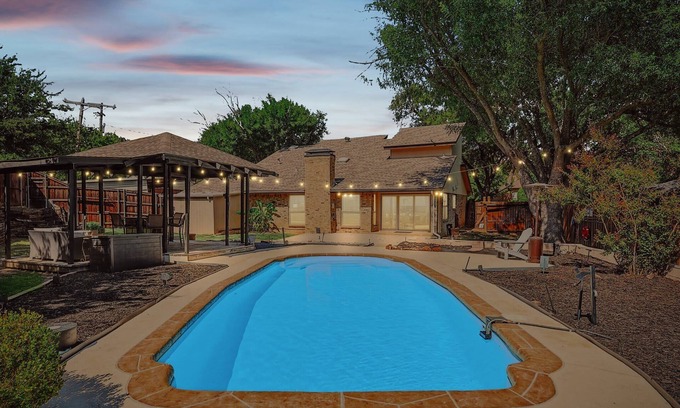 Las Colinas House | 3BD Retreat with Pool & Patio, Mins to Attractions