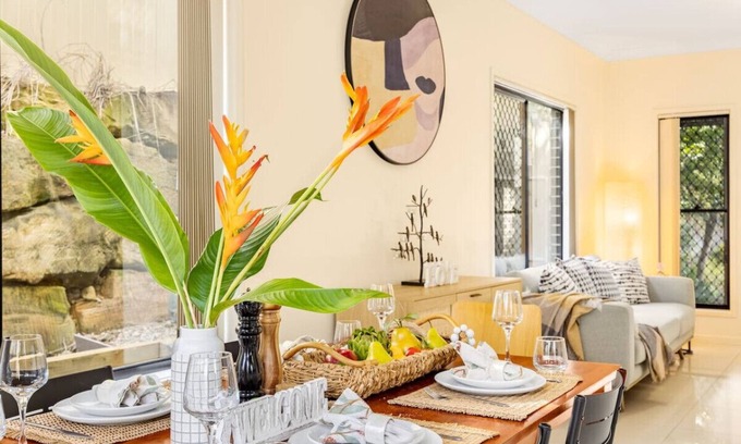 Eight Mile Plains House | 3BD Townhouse close to shops/transport w/carpark