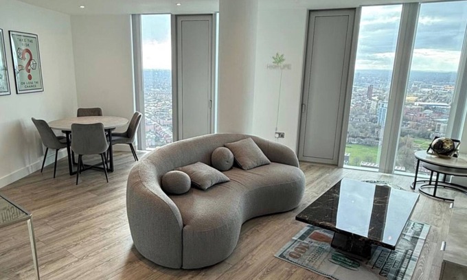 Castlefield Apartment | 3Bed Apt Sleeps 6 - City Central with Wifi