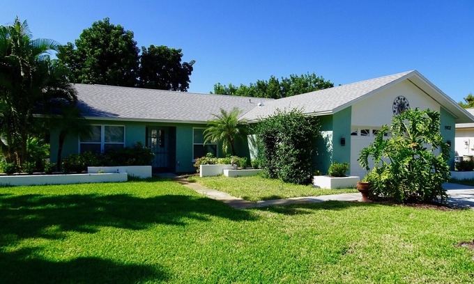 Bradenton House | 3Br/2 Ba/2 car Garage Close To Beaches, IMG, Robinson Preserve &