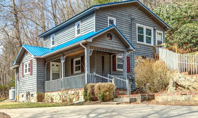 Boone House | 3BR/2 BA Cottage: Blue Mountain Retreat
