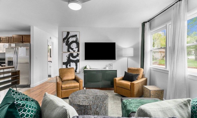 Shawnee House | 3BR/2BA Family Home Parking|15 Mins to DT KC