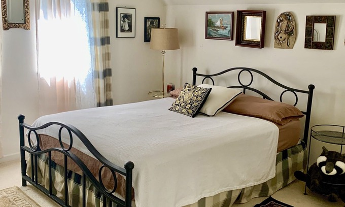 Front Royal House | 3BR 3 Level Chalet 60 Mi. W of Washington DC (Linden/Front Royal Va)-ADULTS ONLY