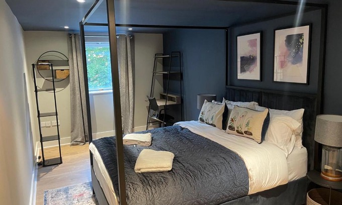 Island Gardens Apartment | 3BR Apt Near Excel, O2 & City Airport!
