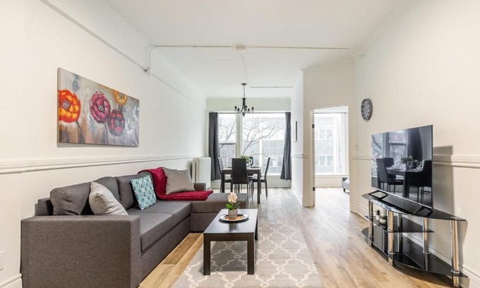Hamilton Apartment | 3BR Apt w Netflix - Near King street