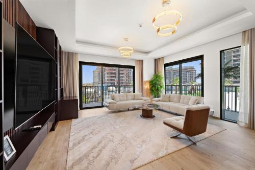 Al Wasl Apartment | 3BR Central Park, Prime Dubai Location