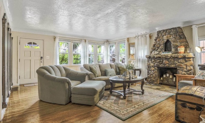 Manitou Springs Historic District House | 3BR Downtown Manitou Patio Mtn Views
