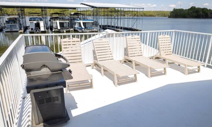 Cadiz Boat Rental | 3BR Floating Cabin 1: Bring the Family & the Dog!