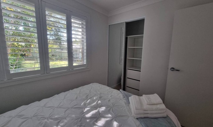 Keiraville Apartment | 3BR Home 10 mins walk to UOW, free parking, AC
