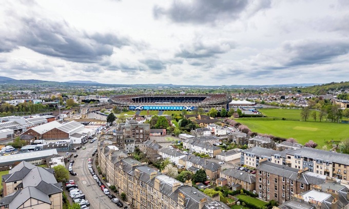 Ellemford Apartment | 3BR Sleeps 7, Free Parking, Near Stadium & Airport