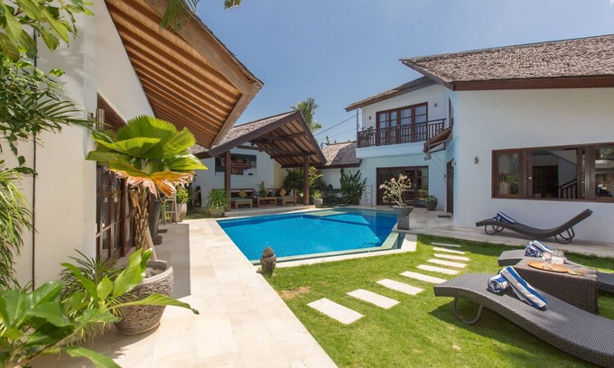 Nakula Villa | 3BR Villa Located In The HEART Of Seminyak! 5Min Drive To Kuta Beach! W/Pool!