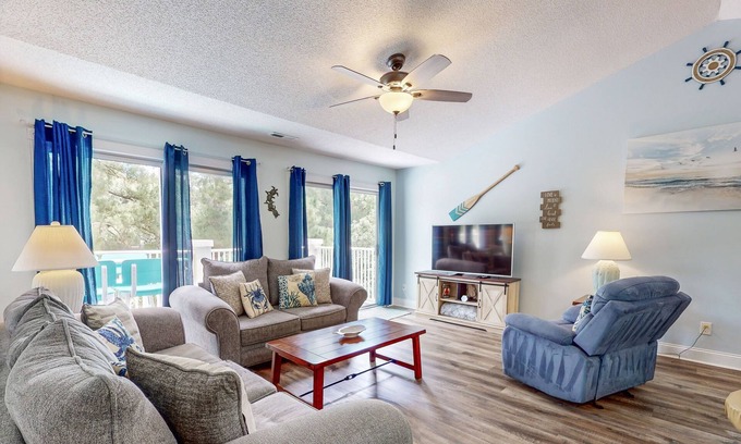 Calabash Condo | 3rd-floor golf course-front condo with inviting deck, beaches & golf nearby