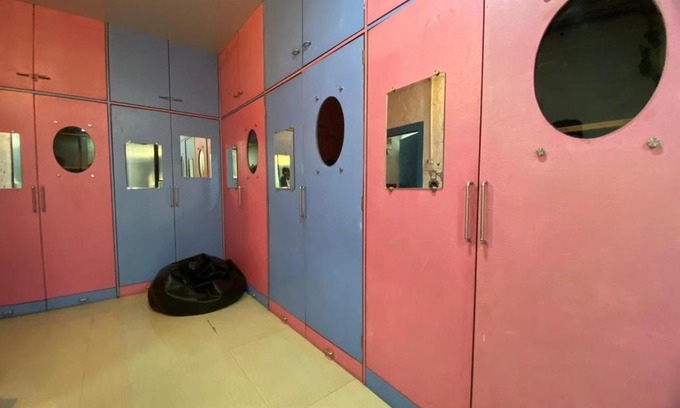 Khar Apartment | 3RK Ac Apartment in Khar West near the station
