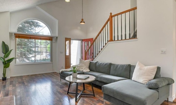 Colorado Springs House | 4 Bdrms, fenced back yard, Pool Table and Mtn Views