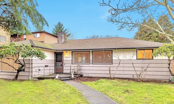 Seahurst House | 4 bed 2 bath retreat house only 12 miles from Seattle & Minutes 2 SeaTac Airport