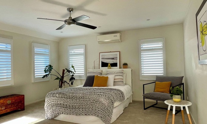 Elwood House | 4 bed 2 bath. Sleeps 8. Elwood village and beach.