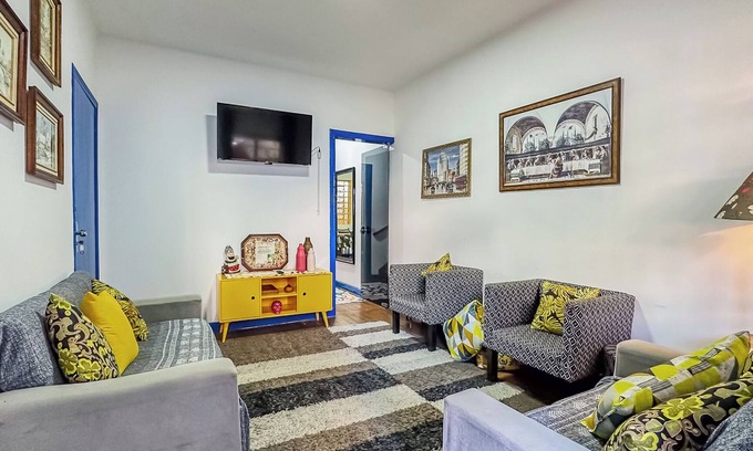 Sao Paulo Villa | 4 bedroom house for 7 to 25 guests, close to shopping and Santa Cruz subway