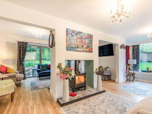 Bakewell House | 4 Bed in Bakewell 87419