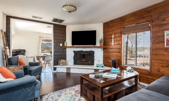 Joshua Tree House | 4 Bed JT Cabin, Spa, AC, Heat, Views, Minutes To Joshua Tree Park