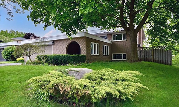 Barrie House | 4 Bed, Walk-Out Bungalow Full Property House - Barrie - sleeps 10