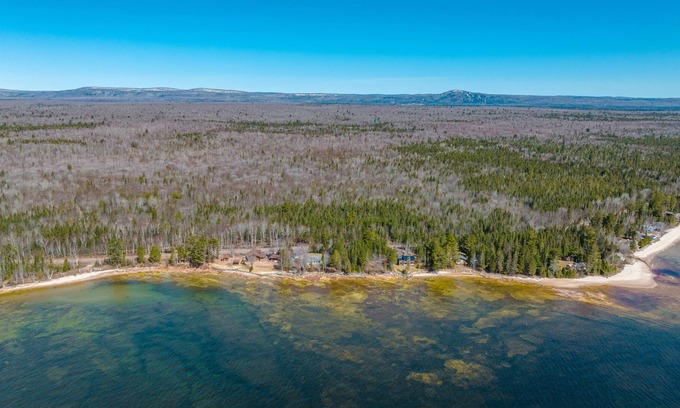 Michigan House | 4-bedroom 3 bath Lake Superior Home 50ft from waters edge