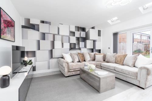 Manchester House | 4 Bedroom, 3 Bathroom Home Walking Distance to Manchester City Centre