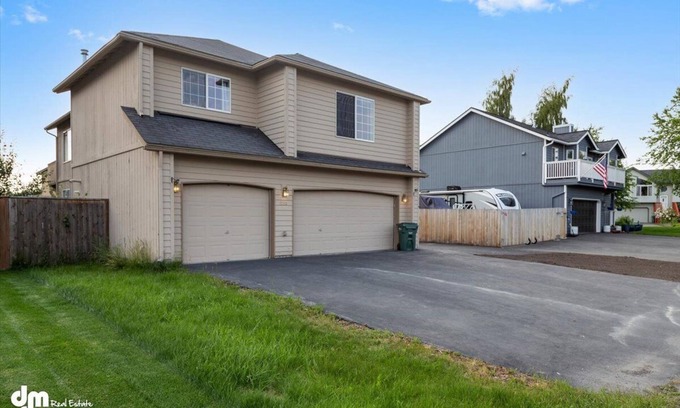 Huffman - O' Malley House | 4 Bedroom 3 Bathroom Home Near Golf Course and Zoo