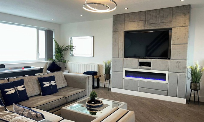 Thornton-Cleveleys Cottage | 4 bedroom accommodation in Thornton-Cleveleys, near Blackpool