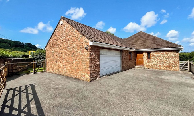 Compton Martin Cottage | 4 bedroom accommodation in Compton Martin, near Cheddar