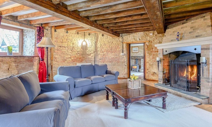 Tilney Fen End Cottage | 4 bedroom accommodation in Shouldham Thorpe, near Kings Lynn